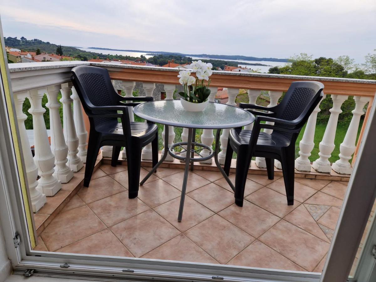 Apartment Vilic Pula Buitenkant foto