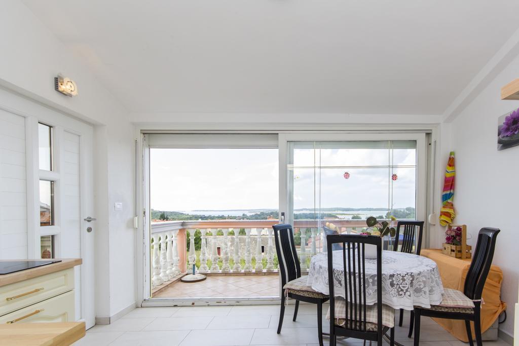 Apartment Vilic Pula Buitenkant foto